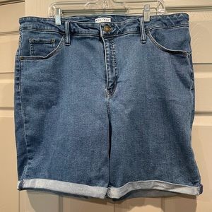 9” Bermuda, Cuffed Medium Wash Denim Shorts
